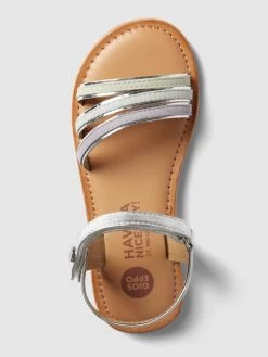 Gioseppo Zehentrenner Mit Label-Details Modell 'ANGEJA' - Silber -Kindermoden Kunterbunt 6opj6kihal93gc24a0sl0hhp9l246i2g6so3ce2e713kmipn9t2l2jih74r4adpk9d938hq4agslajpp8l3jao9h6cp34chh71hjgdpk61hjge9i6op3iphj61gj4c9pc4pjcog