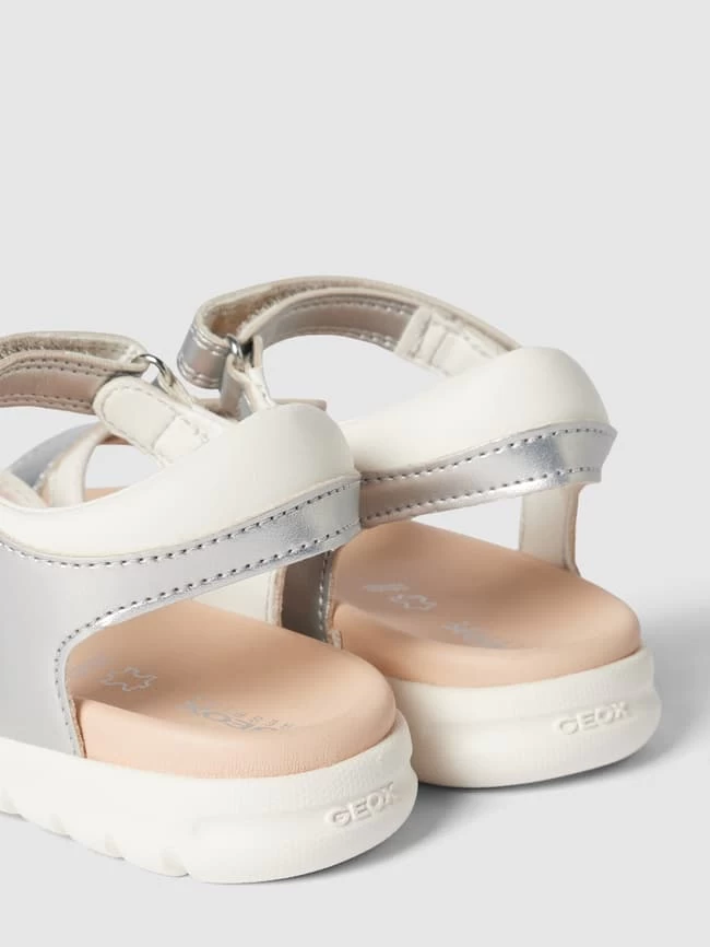 Geox Sandalen Im Metallic-Look Modell 'BOREALIS' - Silber 2 Geox Sandalen Im Metallic-Look Modell 'BOREALIS' - Silber – Bild 2