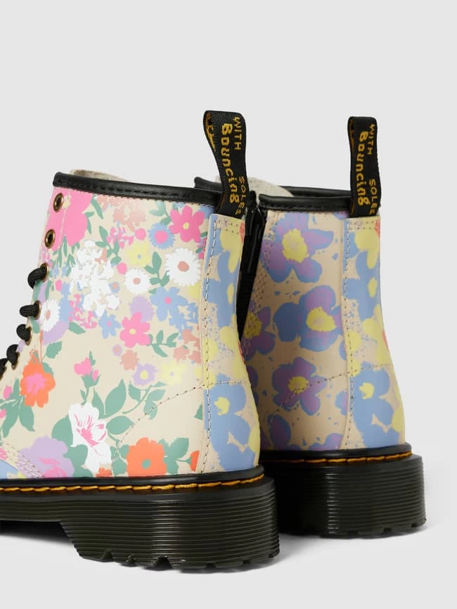 Dr. Martens Schnürboots Mit Floralem Allover-Muster - Hellgelb 2 Dr. Martens Schnürboots Mit Floralem Allover-Muster - Hellgelb – Bild 2